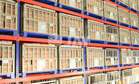 Selective pallet racking